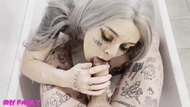 Sexy Tattooed Babe Sucks Boyfriends Dick